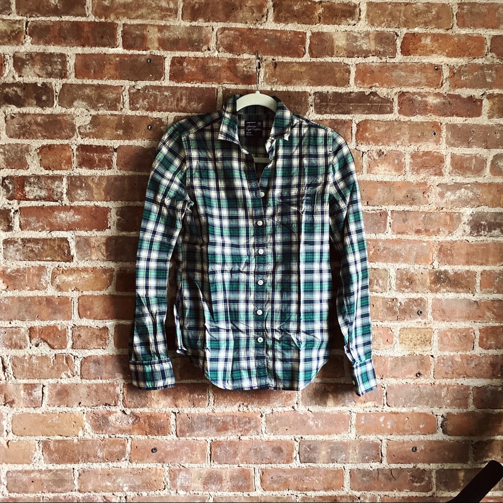 American Eagle Plaid Button Up Shirt
